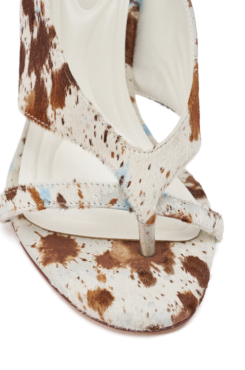 AKIRA GOLD BRONNIE COW CHUNKY THONG SANDAL