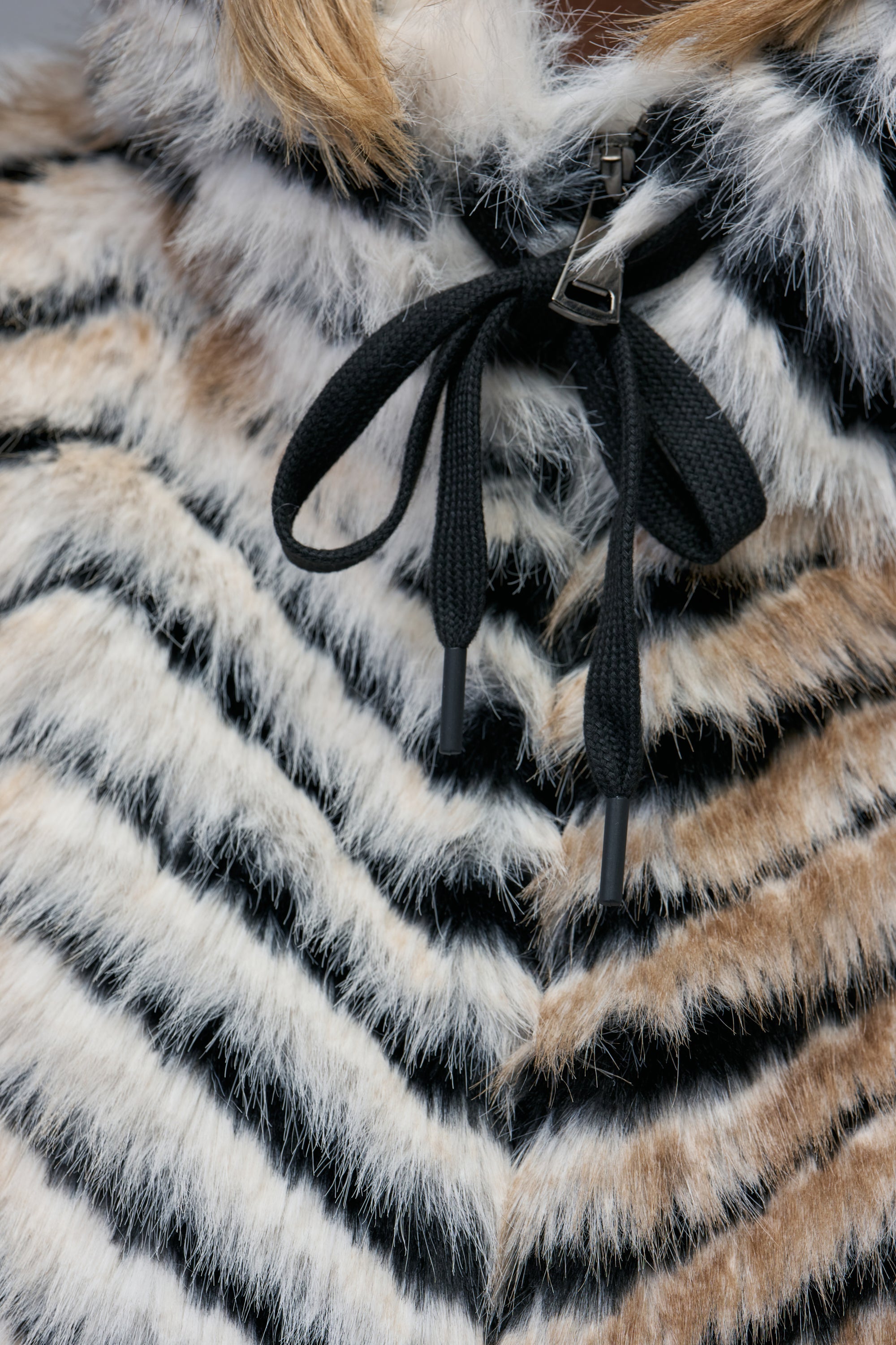 CHEVRON DREAMING FAUX FUR PONCHO