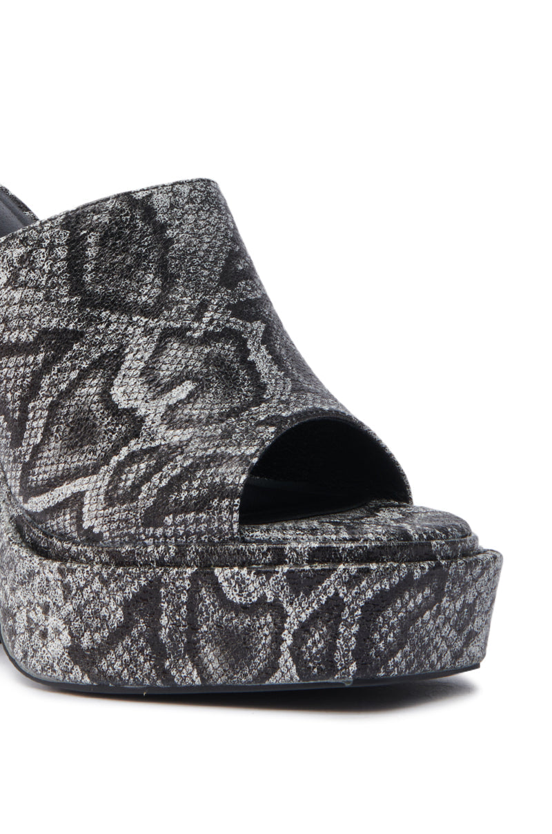 AKIRA LAMONT SNAKE SANDAL CHUNKY PLATFORM