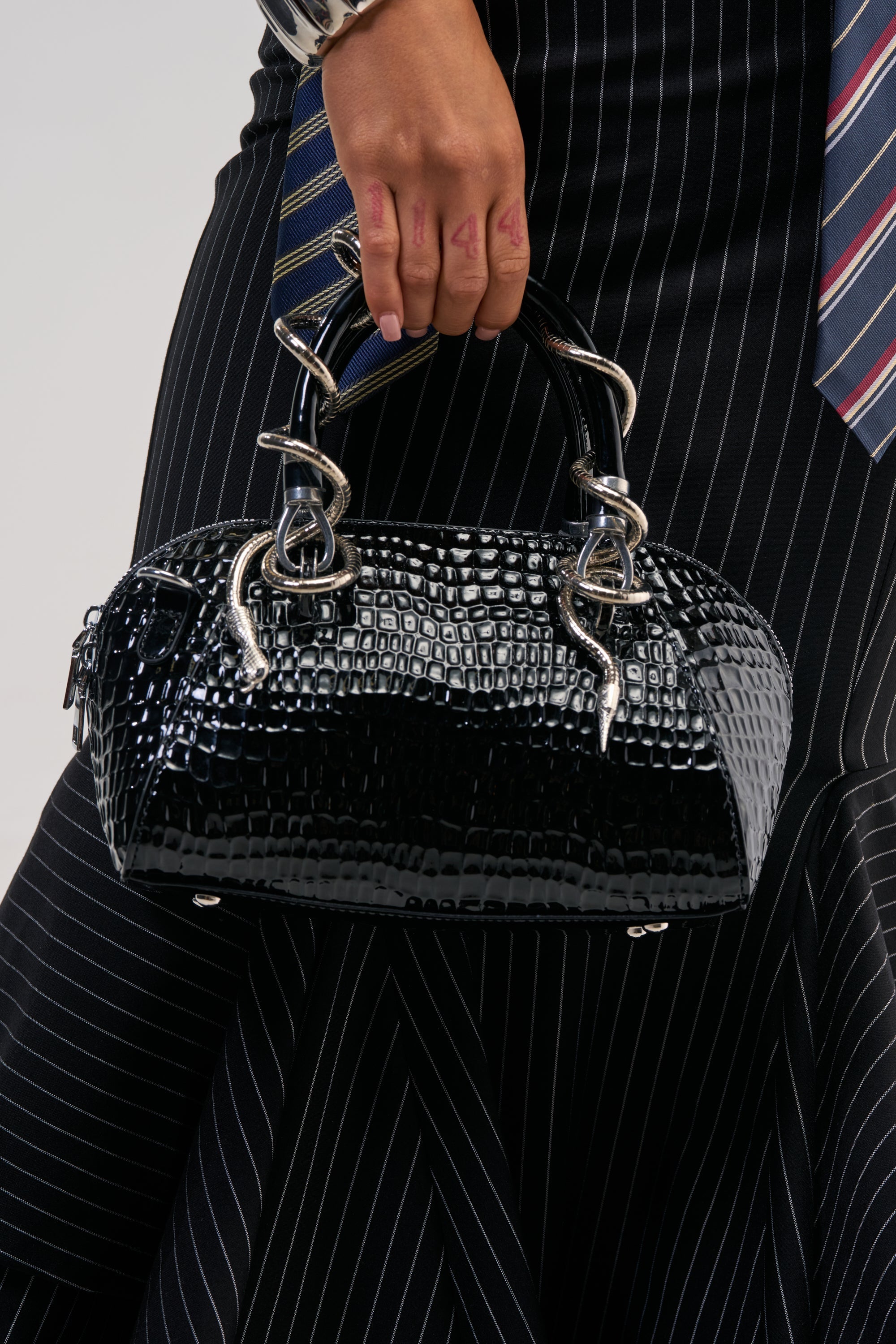 COME AND GET IT PURSE IN BLACK