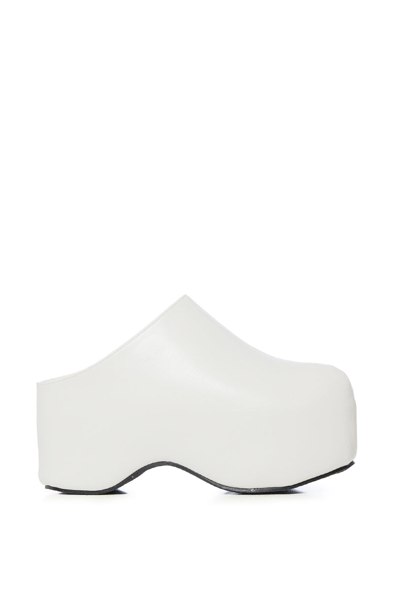 AZALEA WANG BALM WHITE PU CLOG